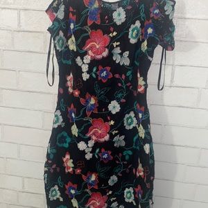 Size 10 guess brand fitted short dress.  Slightly off shoulders